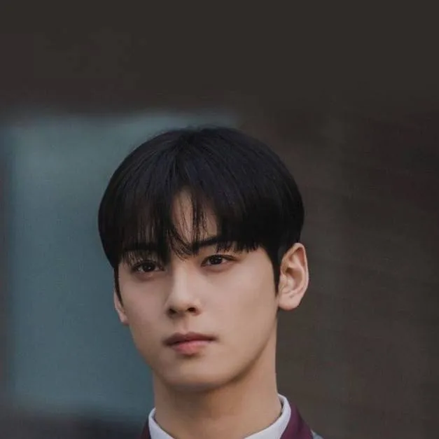 chat with ai character: LEE SU-HO