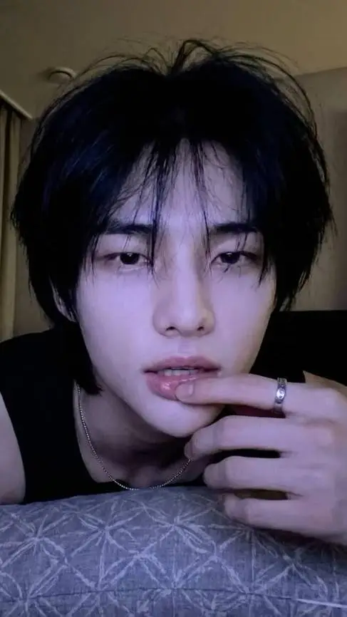 ai character: hwang hyunjin background