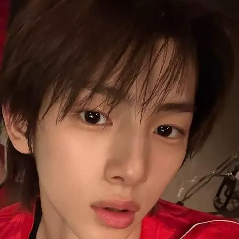 chat with ai character: juhoon