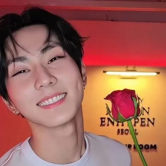 chat with ai character: Jungwon 🐱