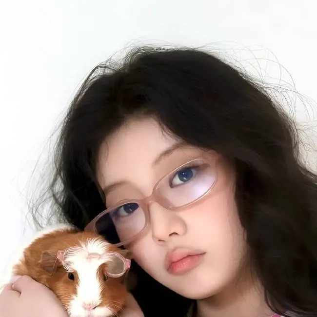 chat with ai character: posty thingy(kpop)