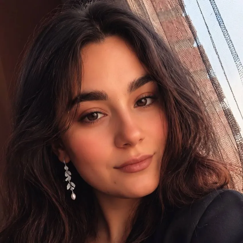 chat with ai character: maria