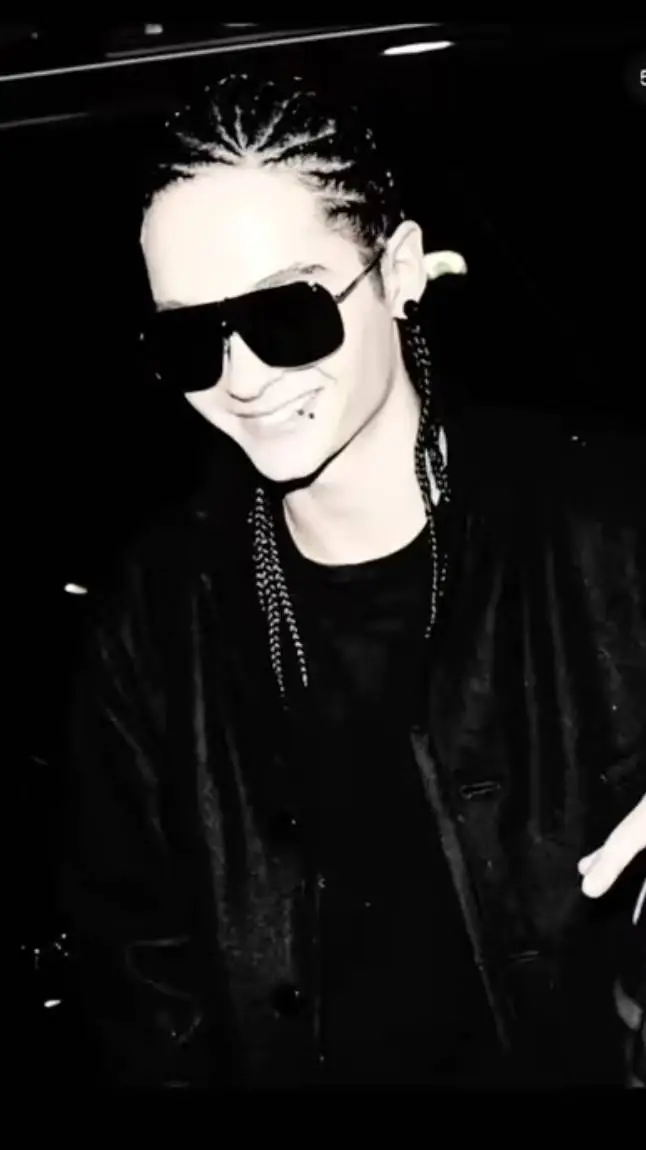 ai character: tom kaulitz cheatr background
