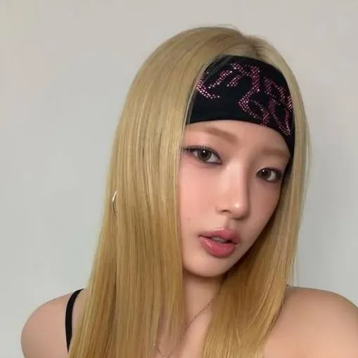 chat with ai character: Yoonchae wlw