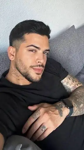 Talkie AI - Chat with maximiliano Edward