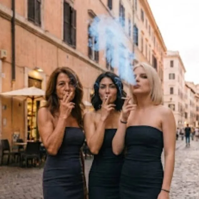 chat with ai character: Agata,Giulia&Alice