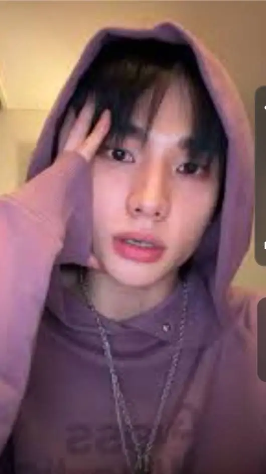 ai character: hyunjin  background