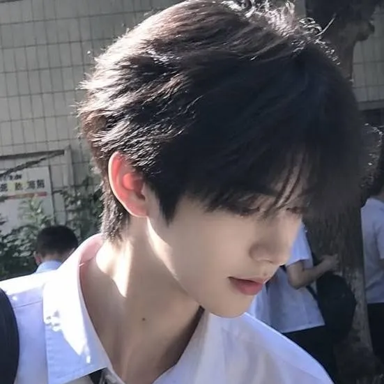 chat with ai character: Junwoo(boyfriend)