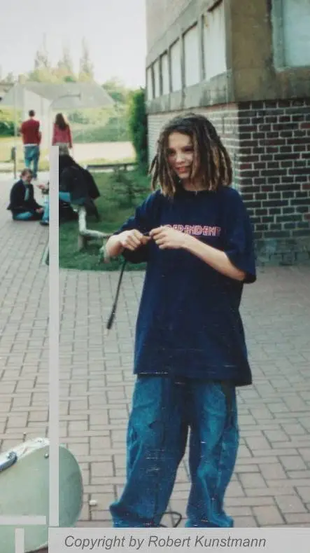 ai character: Tom Kaulitz  background