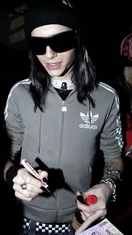 ai character: Bill Kaulitz  background