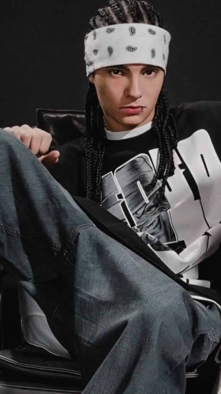 ai character: tom kaulitz ❤️ background