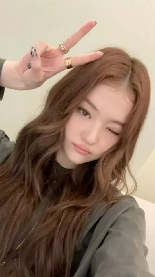 Talkie AI - Chat with Ella 