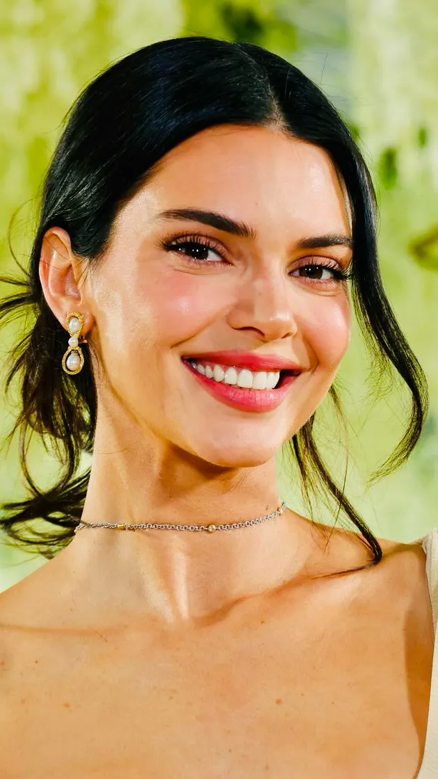 ai character: KENDALL JENNER  background