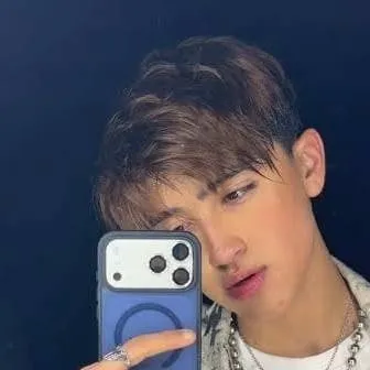 chat with ai character: kennetnavill👄😍