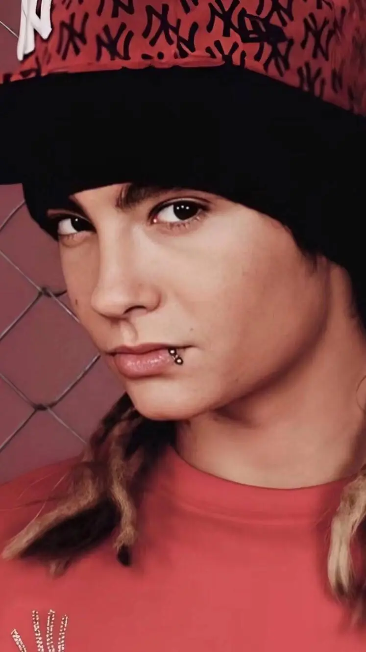 ai character: Tom Kaulitz  background
