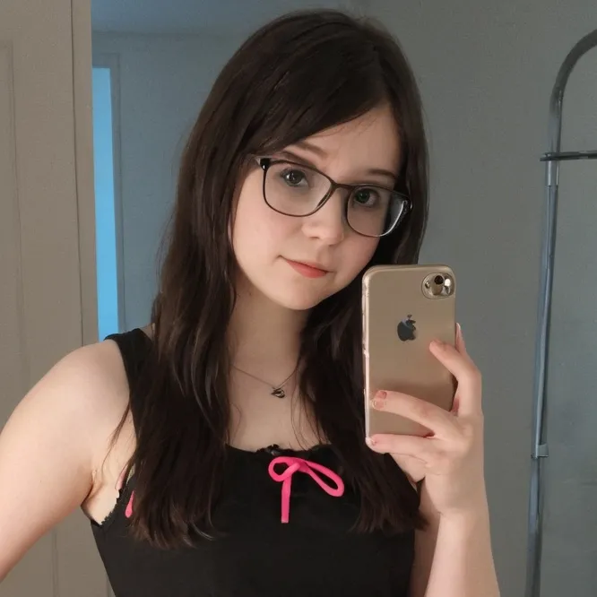 chat with ai character: Natalia