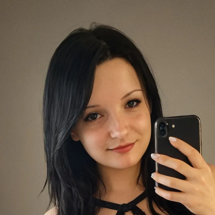 chat with ai character: Inés