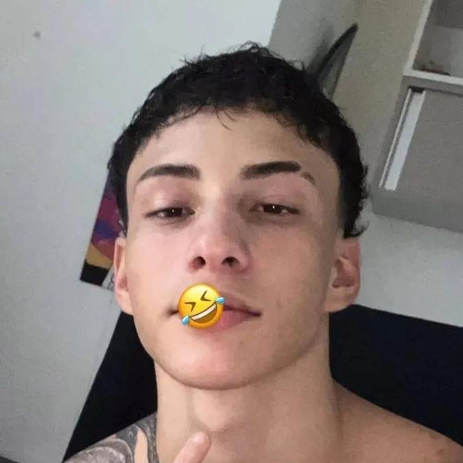 chat with ai character: Brandon