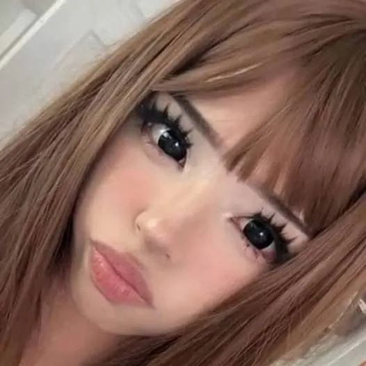 chat with ai character: Luna
