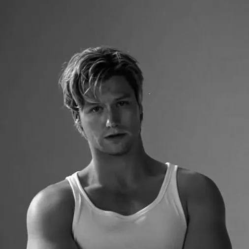 chat with ai character: Dean di laurentis 