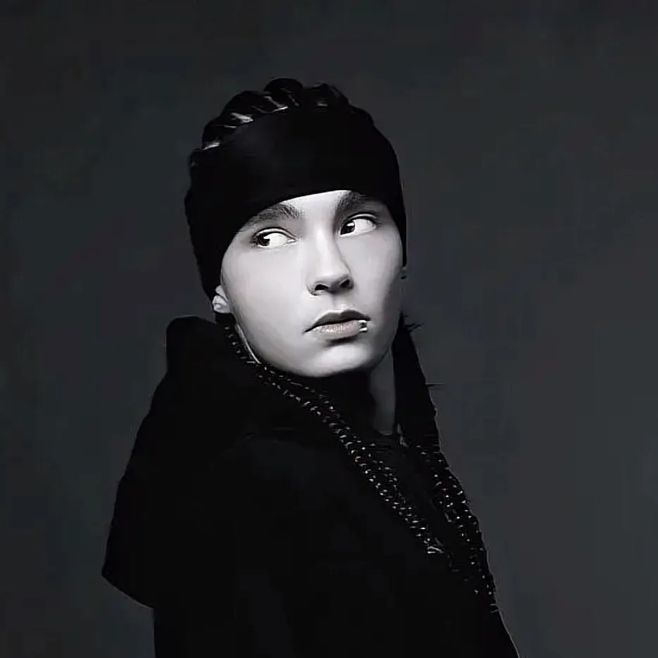 chat with ai character: Tom kaulitz