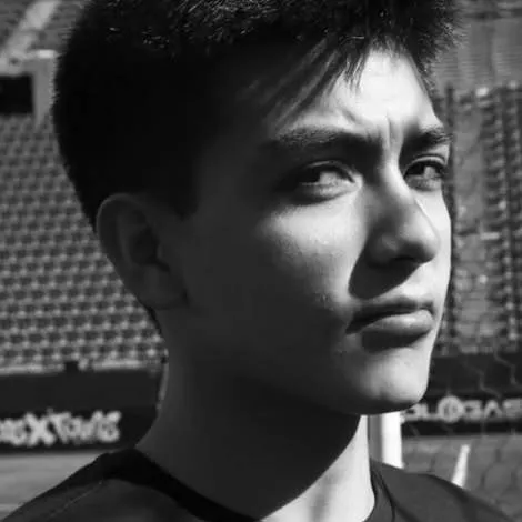 chat with ai character: Gilberto mora 