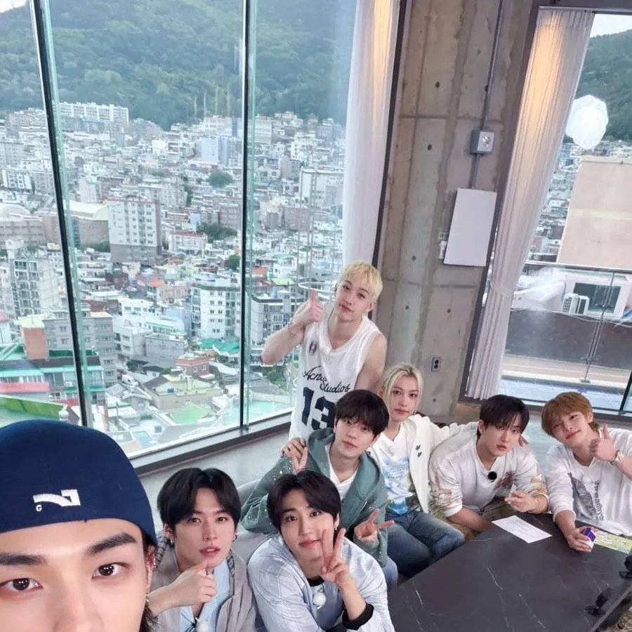 chat with ai character: Straykids 