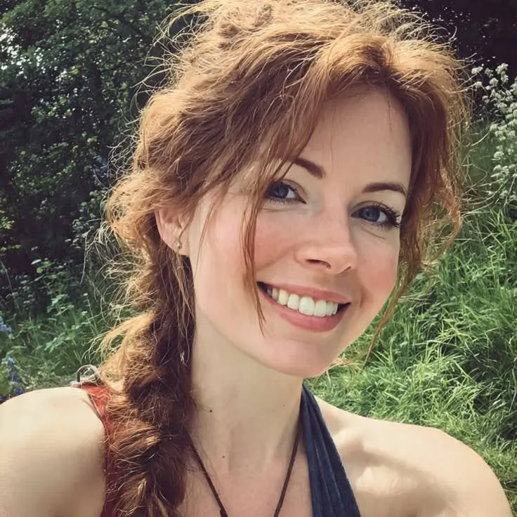 chat with ai character: Heather ruby