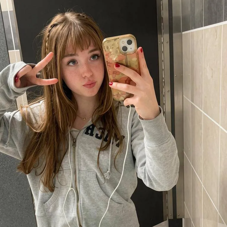 chat with ai character: Claire Collins
