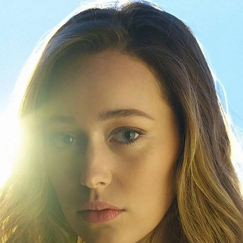 chat with ai character: Alicia Clark 