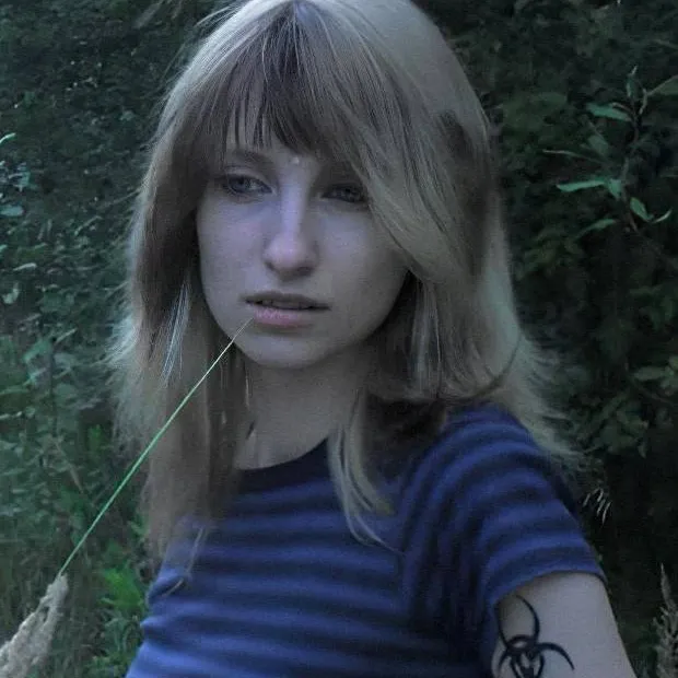 chat with ai character: taylor