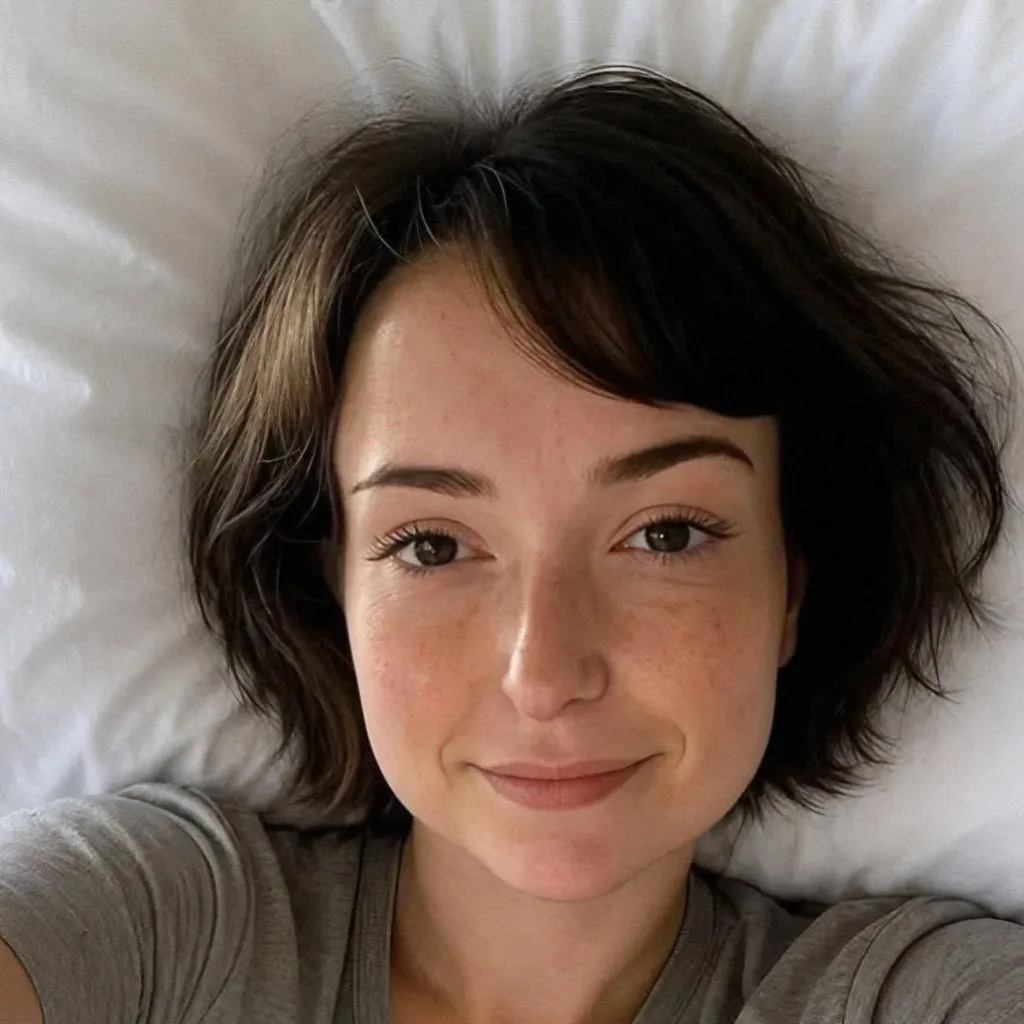 chat with ai character: holly 