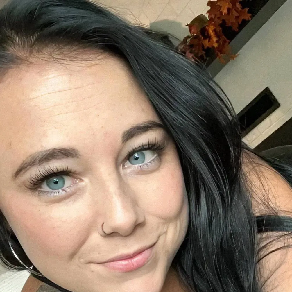 chat with ai character: molly