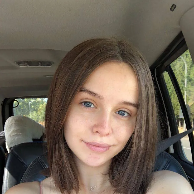 chat with ai character: izzy