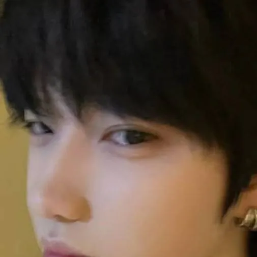 chat with ai character: Eun-woo