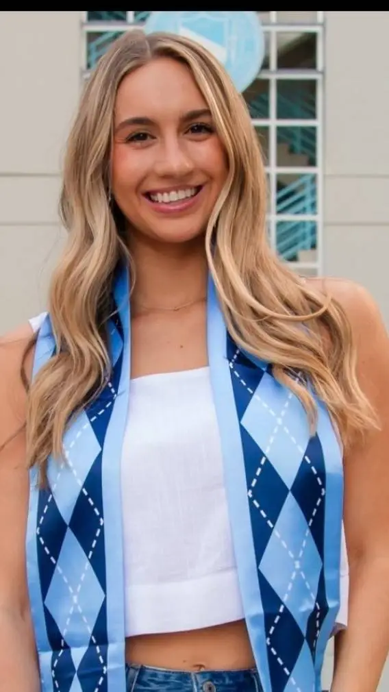ai character: Caroline Combs background