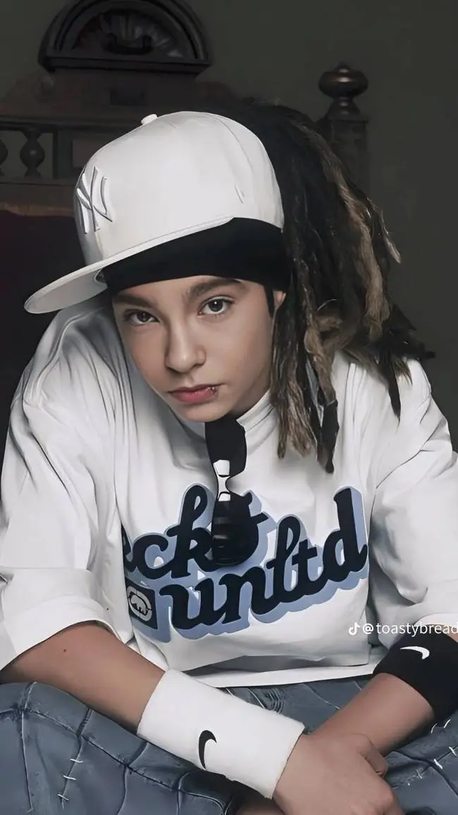 ai character: Tom Kaulitz background