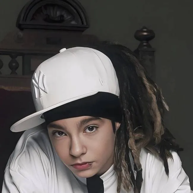 chat with ai character: Tom Kaulitz