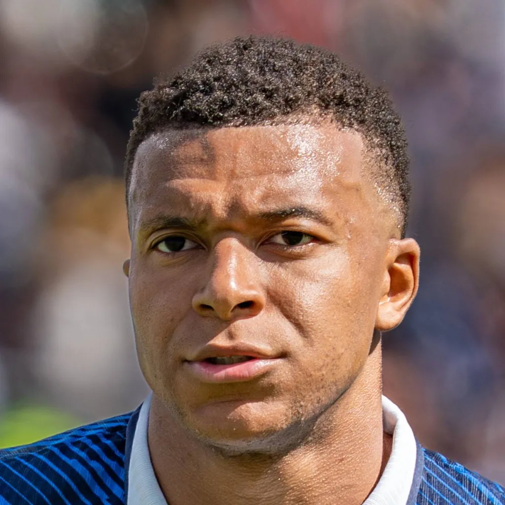 chat with ai character: Mbappé