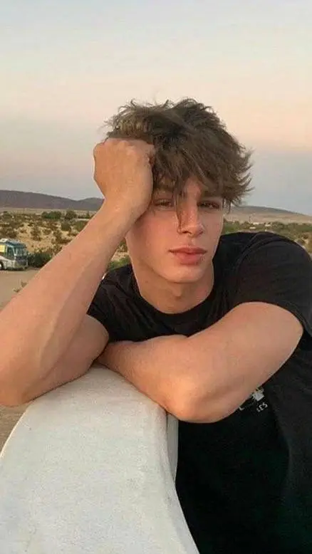 ai character: Noam  | Carter background