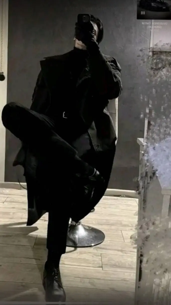 ai character: Alex Mecum  background