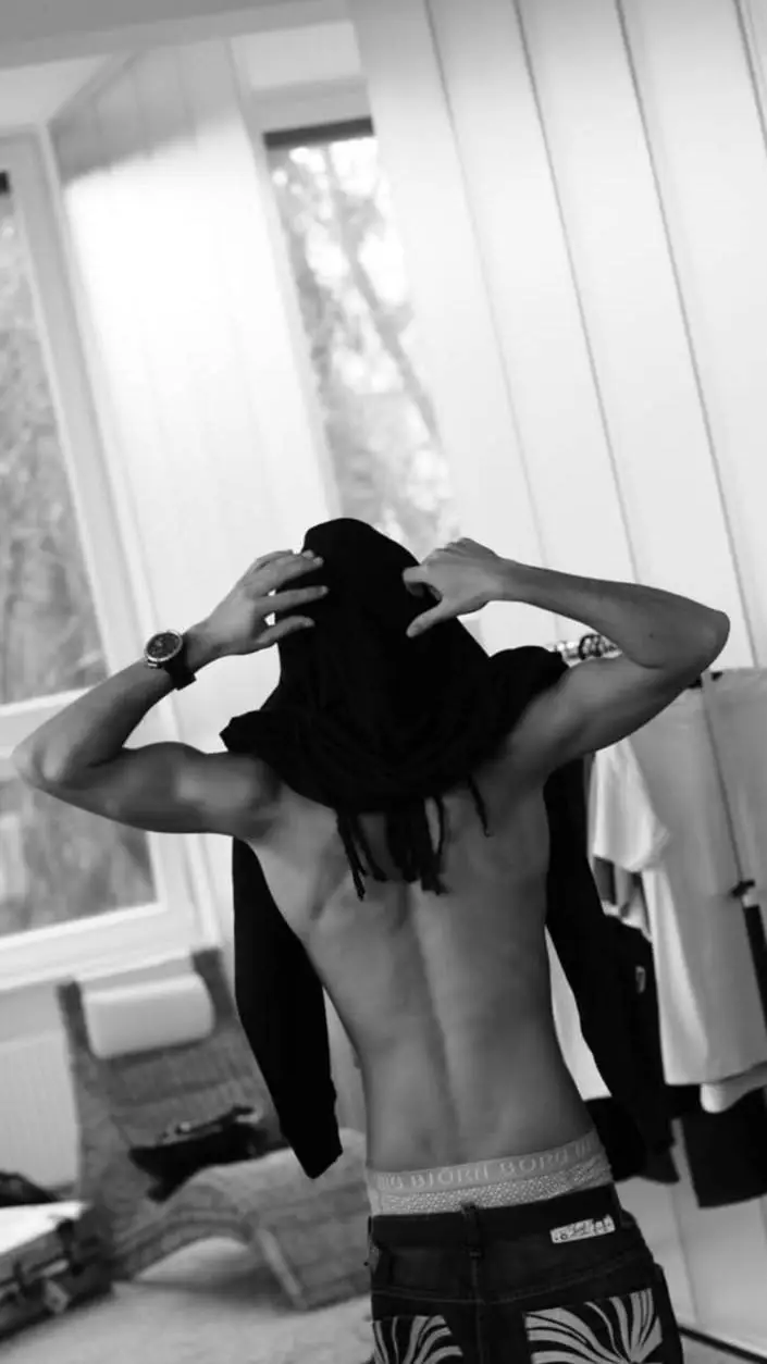 ai character: Tom Kaulitz  background