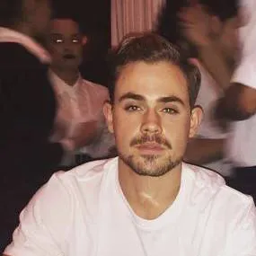 chat with ai character: Dacre Montgomery 