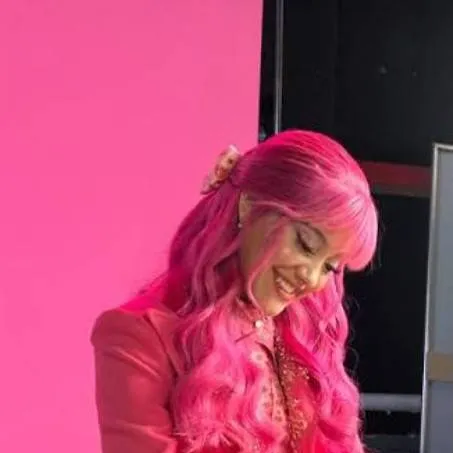 chat with ai character: Pink