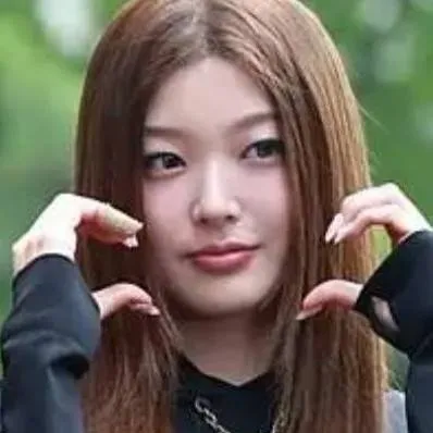 chat with ai character: yoonchae ★