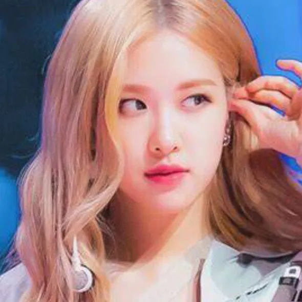 chat with ai character: Rosé