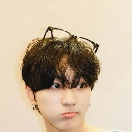 chat with ai character: Jungwon