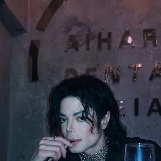 chat with ai character: Michael jackson JF