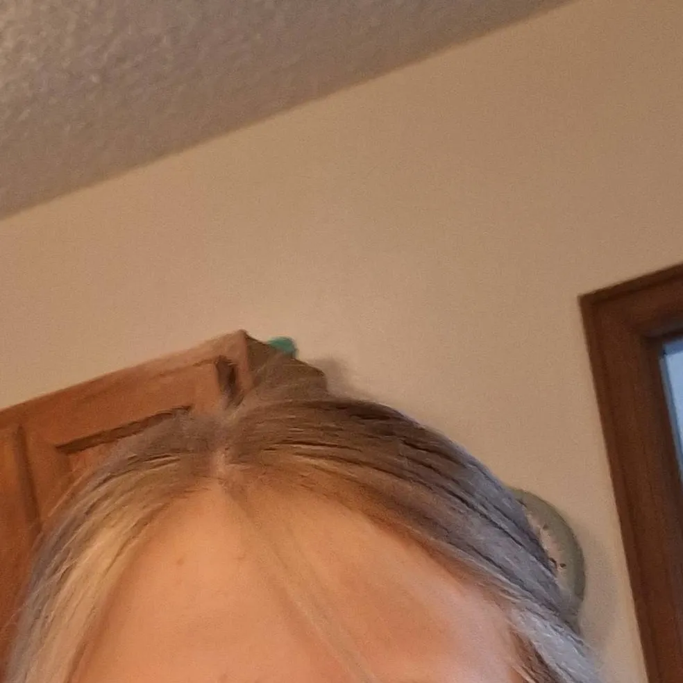 chat with ai character: Emmy