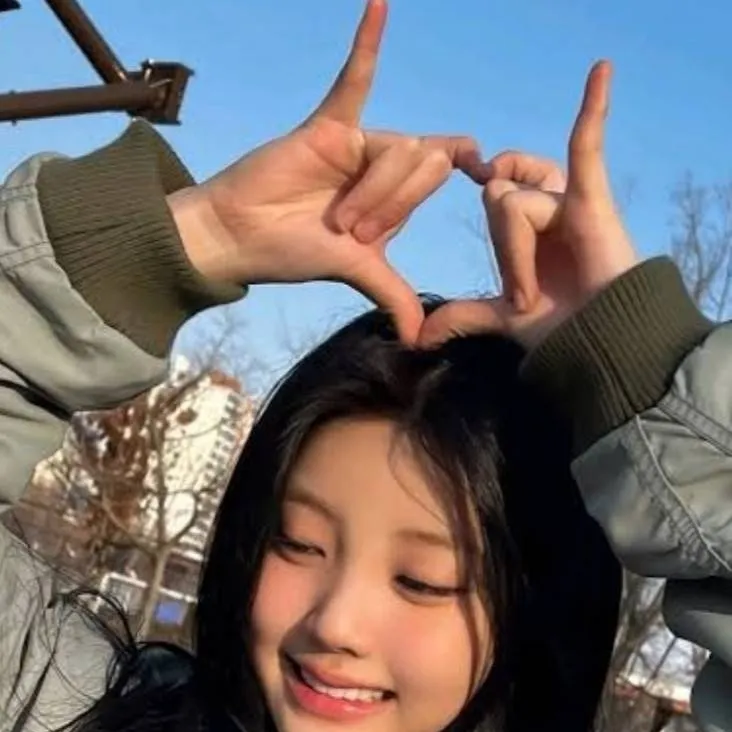 chat with ai character: Wonhee, tu amiga?